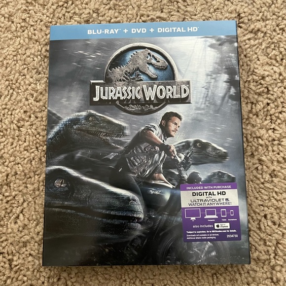 Jurassic World Blu-Ray DVD Digital Combo - Picture 1 of 2
